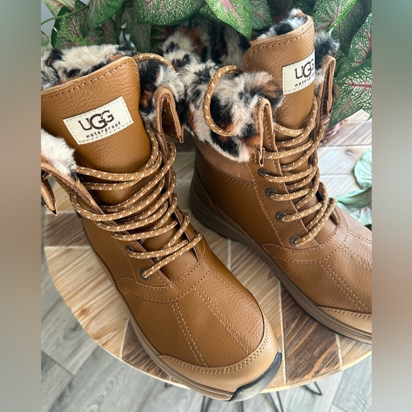 Rare 🔥 and Excellent Condition UGG Adirondack Leopard Cuff Boots - Picture 2 of 11